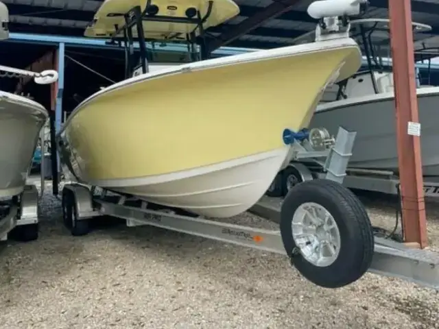 Sea Pro 242 Center Console