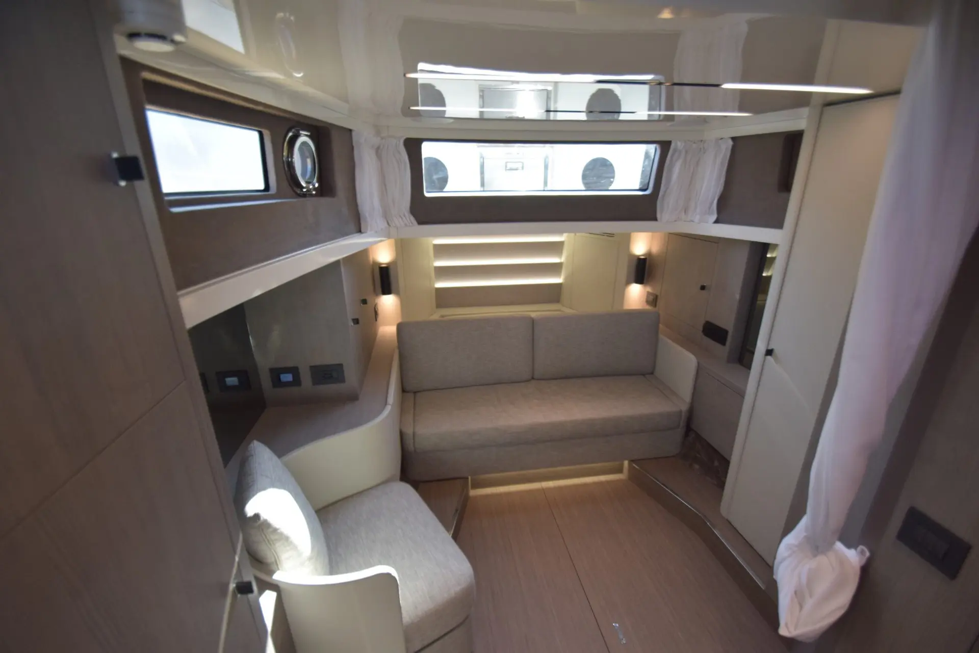 2022 Cranchi a46 luxury tender