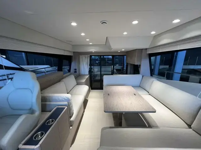 Ferretti Yachts 500