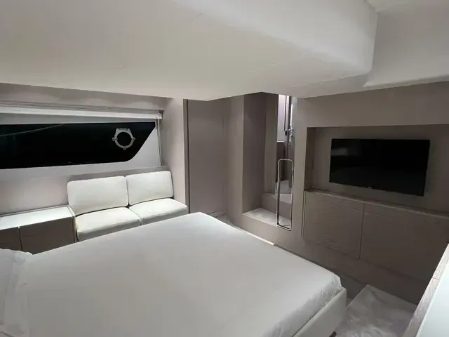 Ferretti Yachts 500