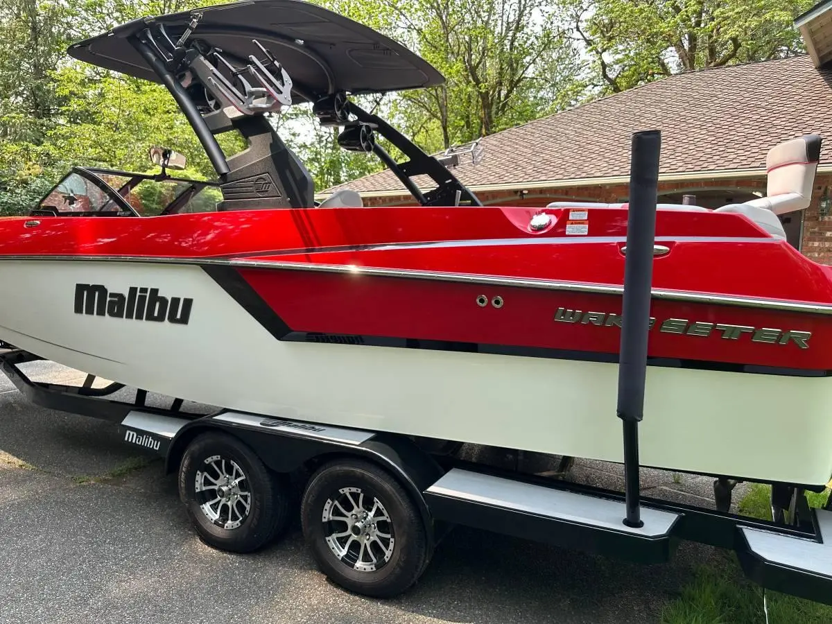 2017 Malibu 24' wakesetter mxz