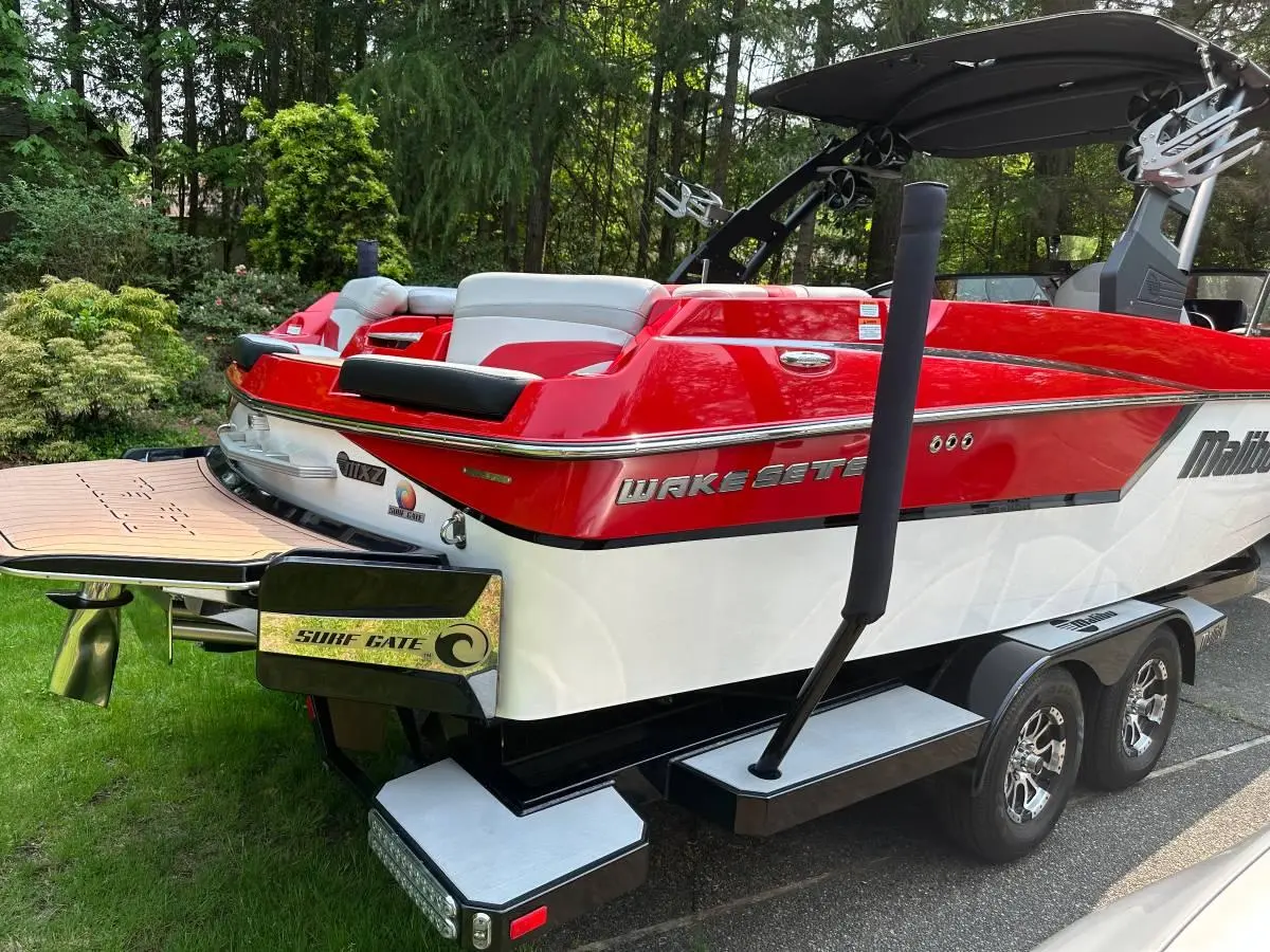 2017 Malibu 24' wakesetter mxz