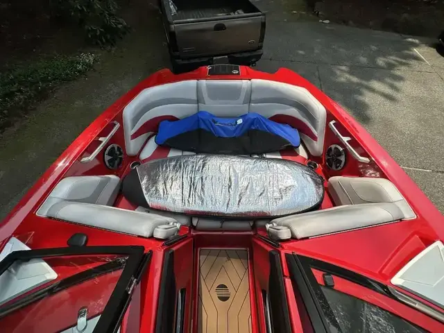 Malibu 24' WAKESETTER MXZ