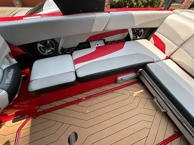 Malibu 24' WAKESETTER MXZ