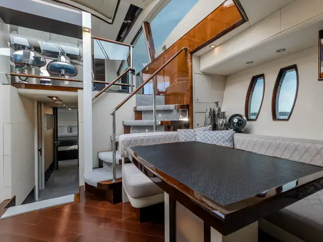 Lazzara Yachts 75'