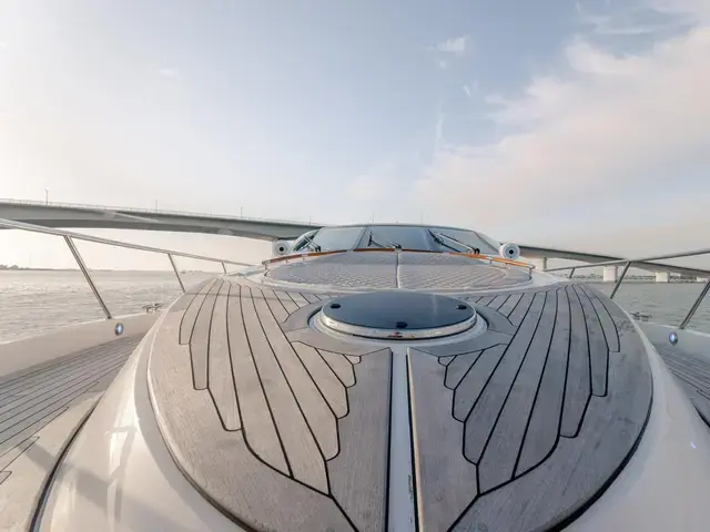 Lazzara Yachts 75'