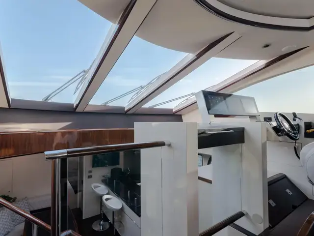 Lazzara Yachts 75'