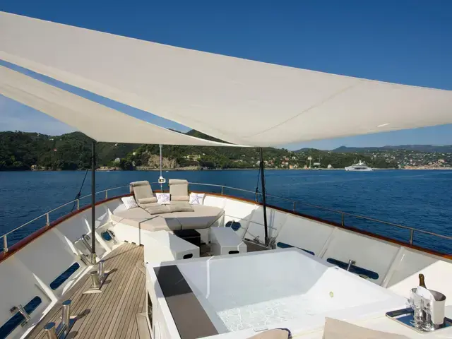 Benetti 103'