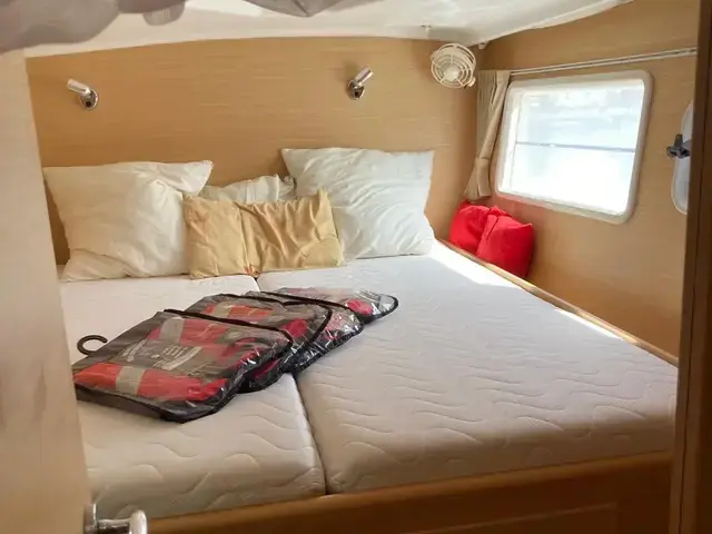 Lagoon 380 3 cabin owners version