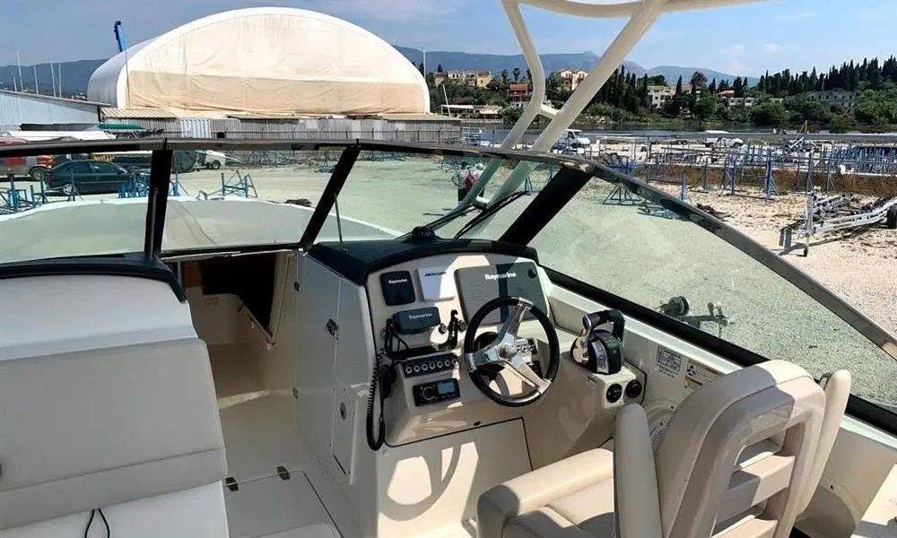 2015 Boston Whaler 270 vantage