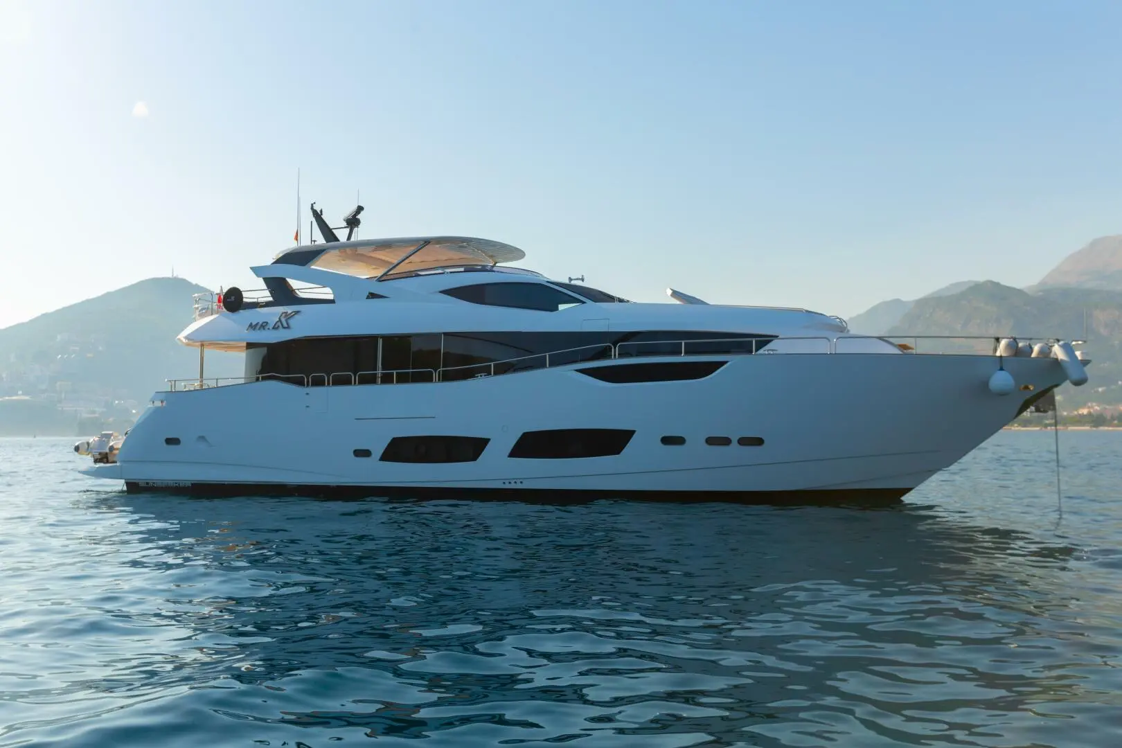 2021 Sunseeker 95 yacht