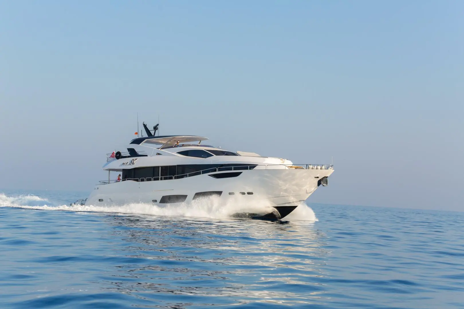 2021 Sunseeker 95 yacht