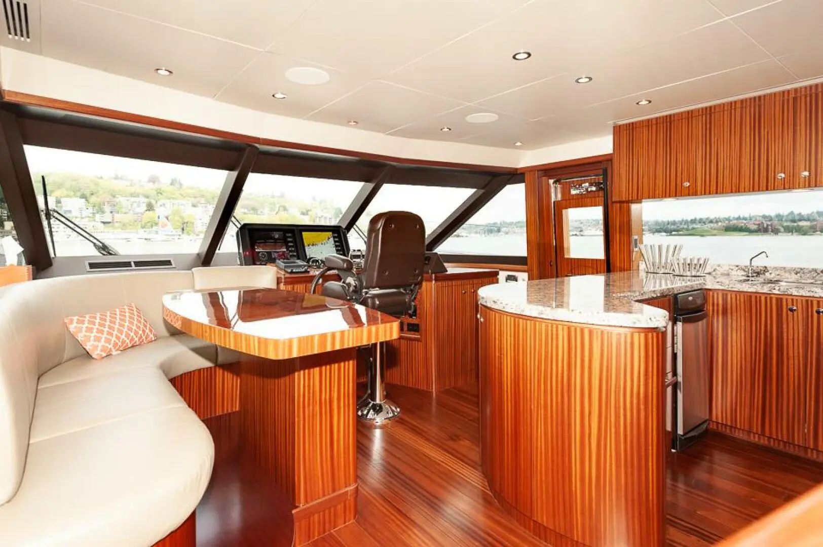 2016 Ocean pilothouse