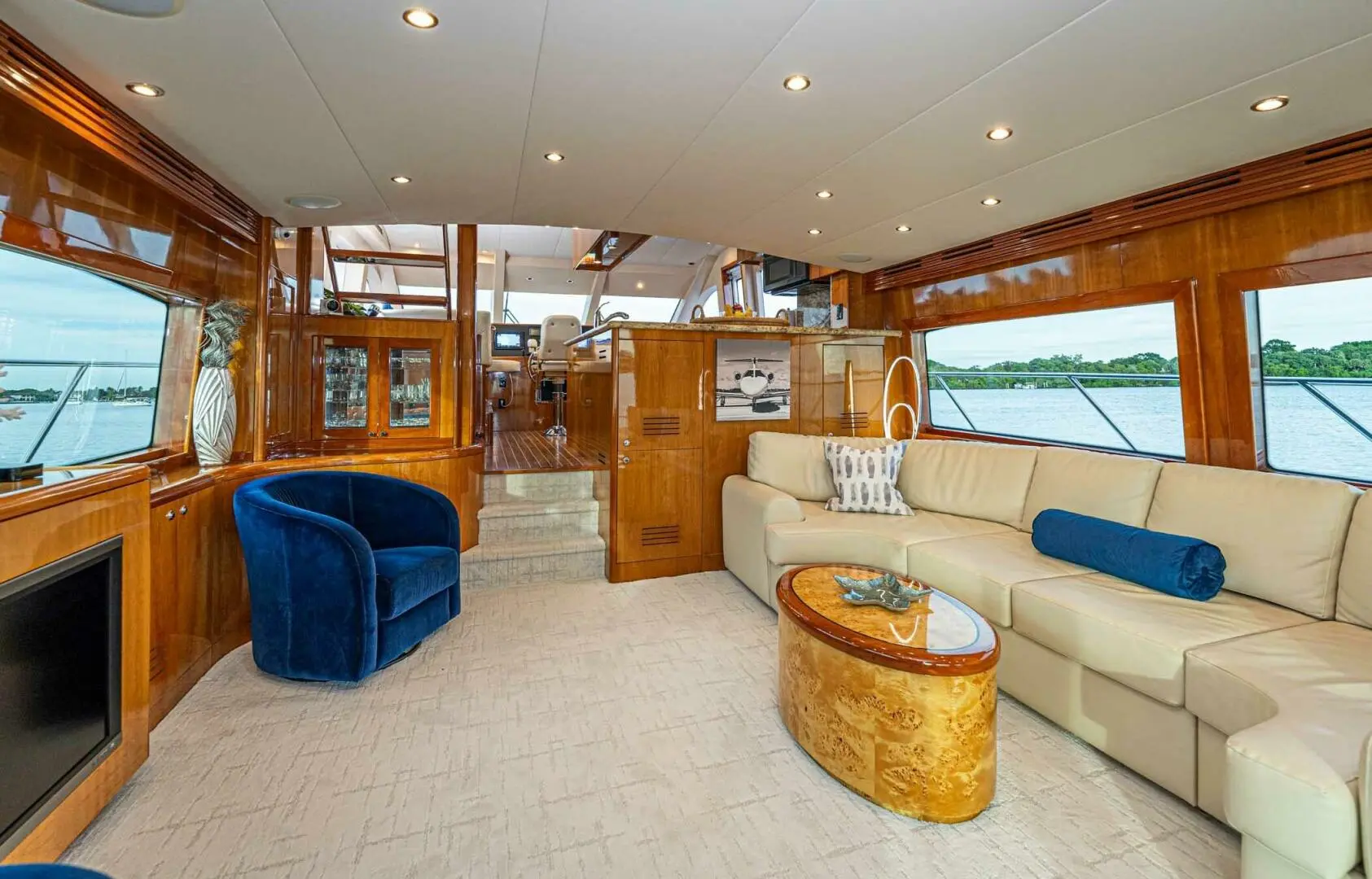 2006 Hatteras 64 ft motoryacht