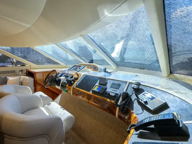 Fairline Squadron 65