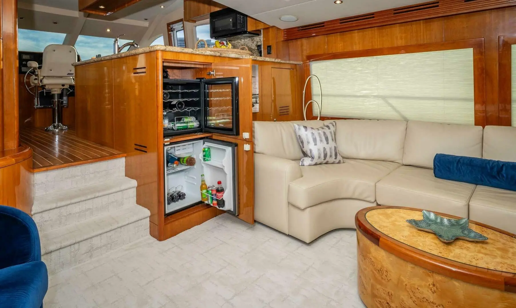 2006 Hatteras 64 ft motoryacht