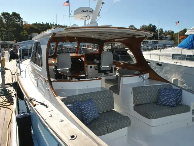 Hinckley Talaria 40