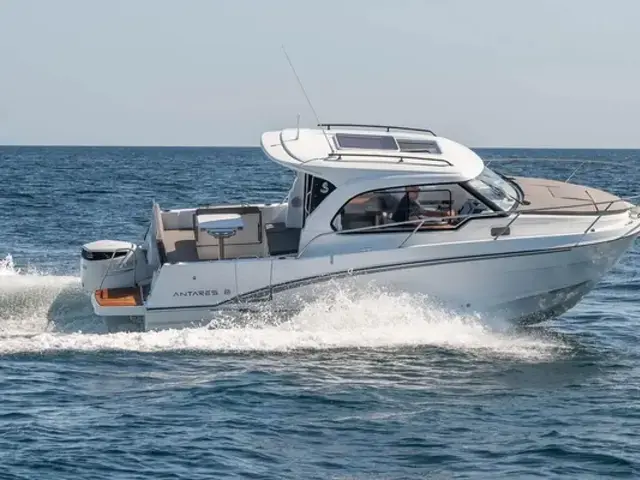 Beneteau Antares 8