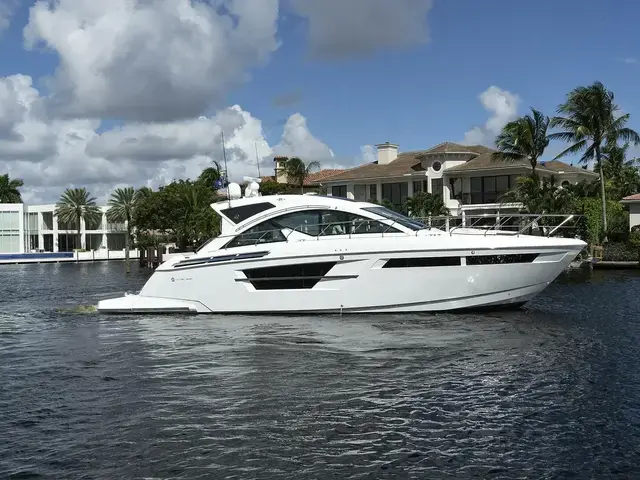 Cruisers Yachts 54 Cantius