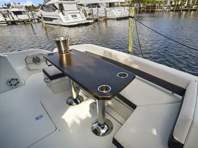 Cruisers Yachts 54 Cantius