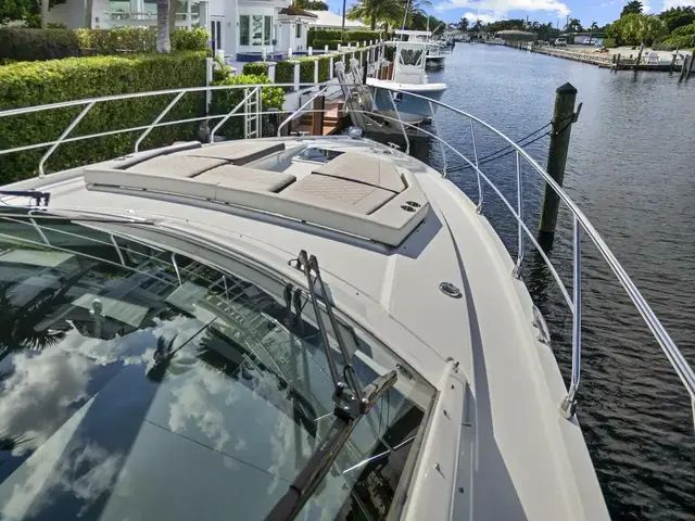 Cruisers Yachts 54 Cantius