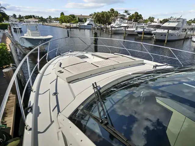 Cruisers Yachts 54 Cantius