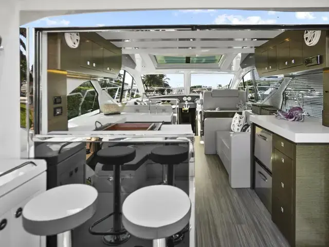 Cruisers Yachts 54 Cantius