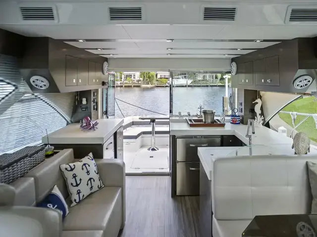 Cruisers Yachts 54 Cantius