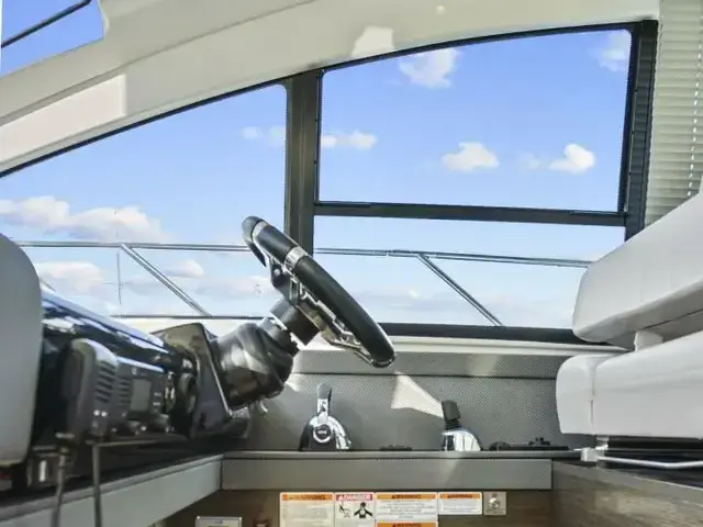 Cruisers Yachts 54 Cantius