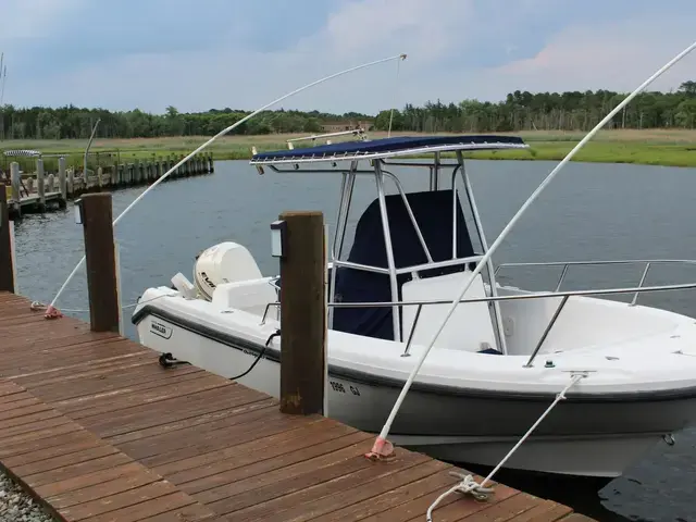 Boston Whaler 23 Outrage