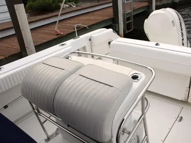 Boston Whaler 23 Outrage