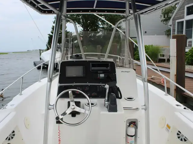 Boston Whaler 23 Outrage