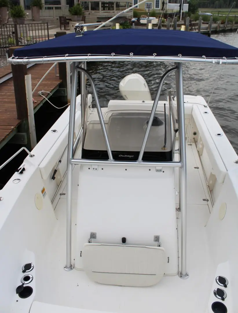 1999 Boston Whaler 23 outrage