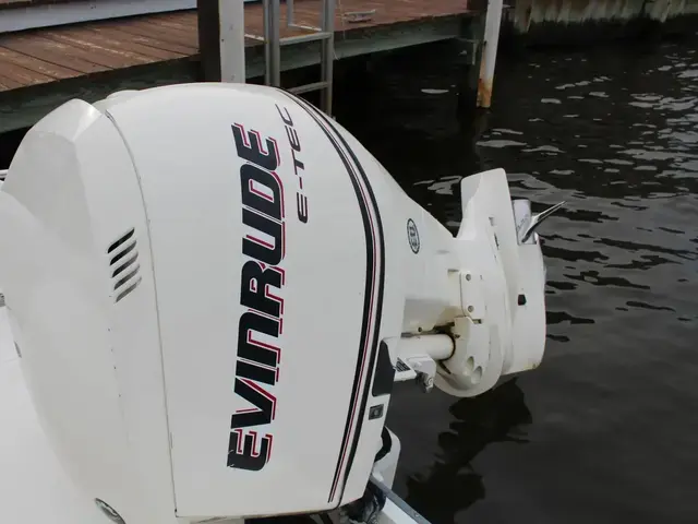 Boston Whaler 23 Outrage