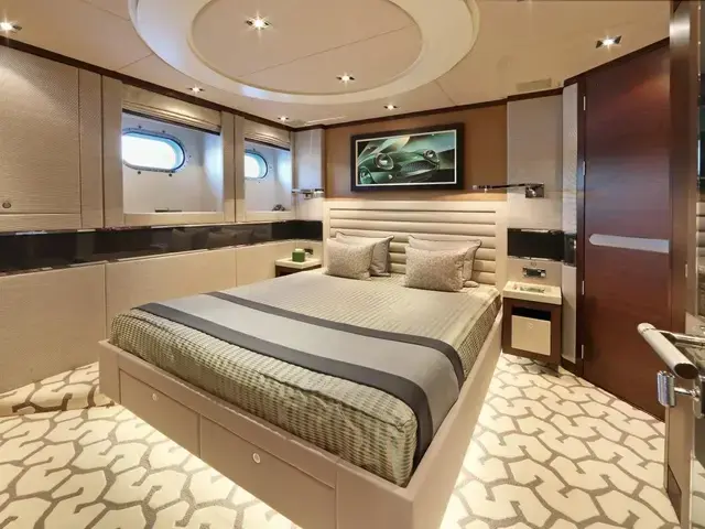 Heesen 122'