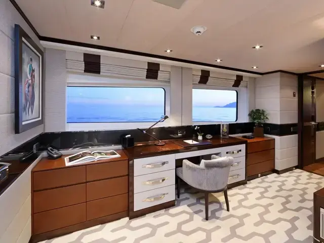 Heesen 122'