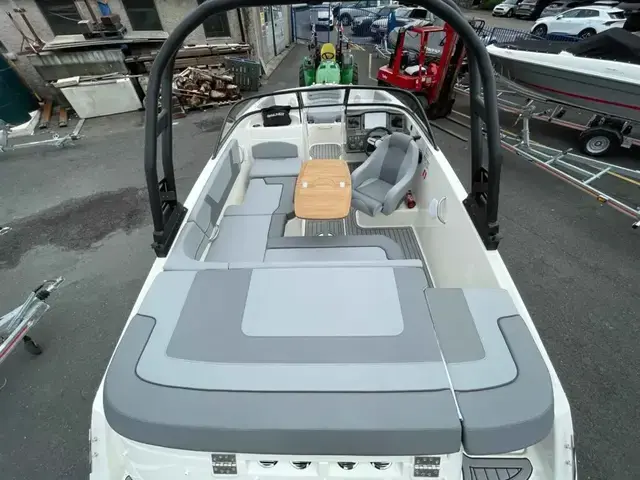 Bayliner Vr5