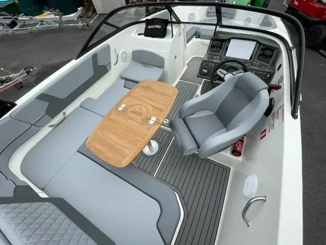 Bayliner Vr5