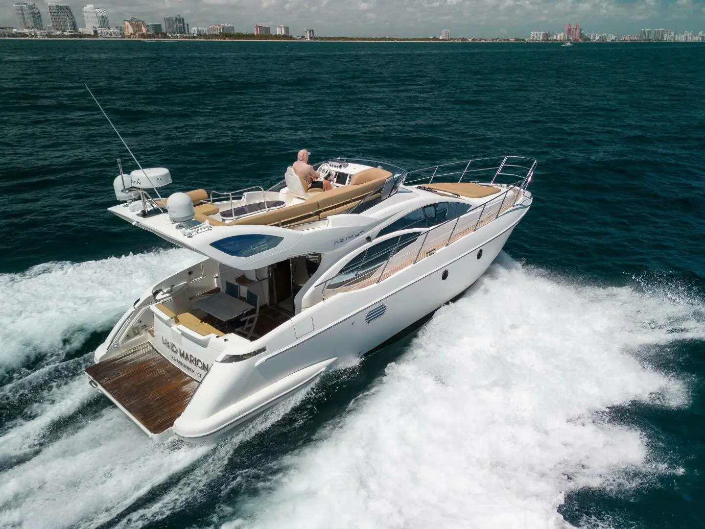 2009 Azimut flybridge