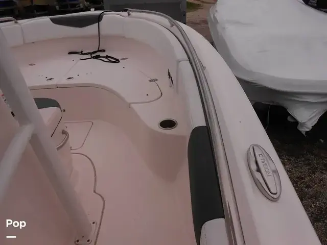 Robalo R222 Cc