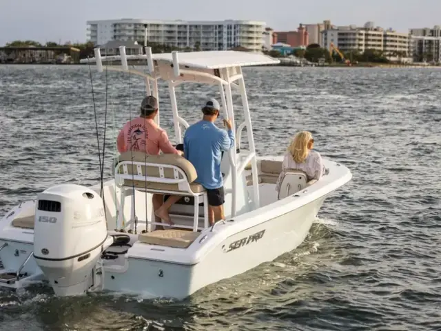 Sea Pro 202 Center Console