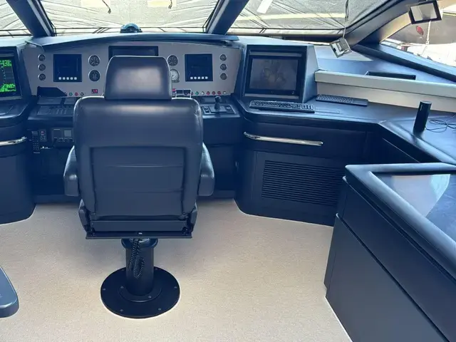 Azimut Grande 116