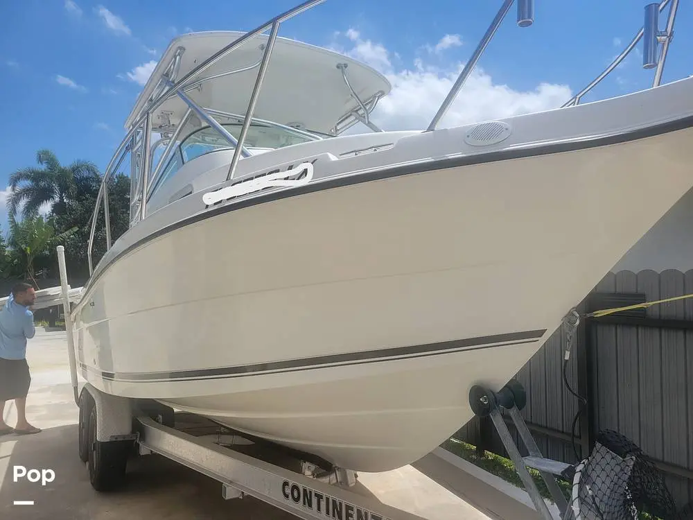 2002 Robalo r235