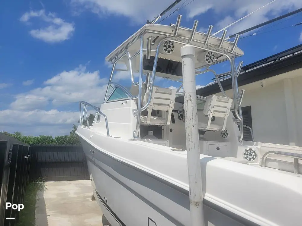 2002 Robalo r235