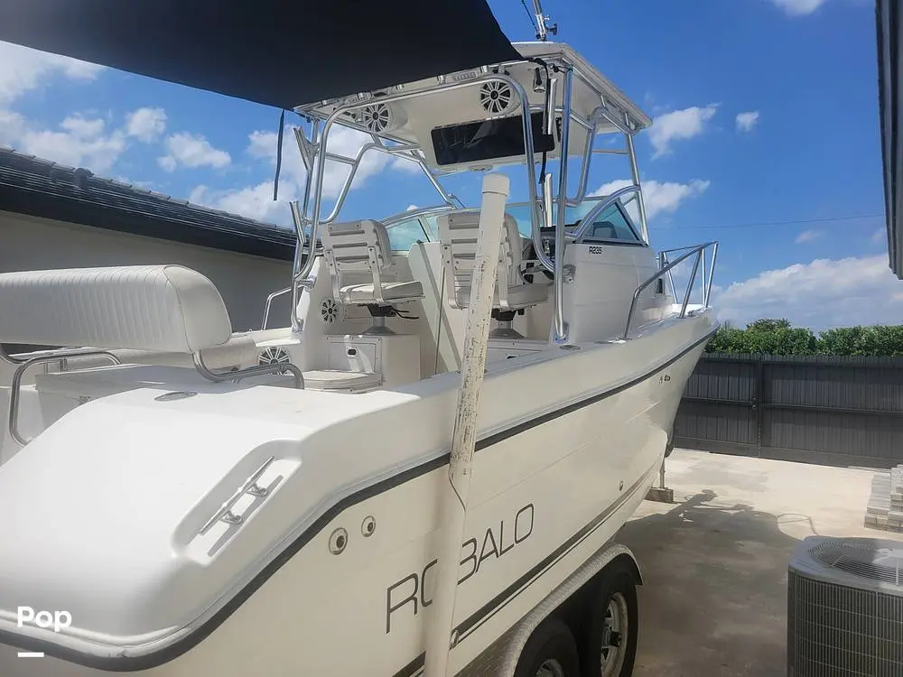 2002 Robalo r235