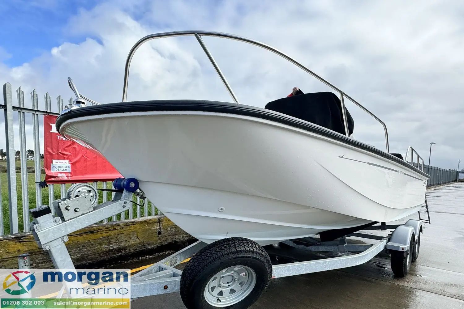 2022 Boston Whaler 190 montauk