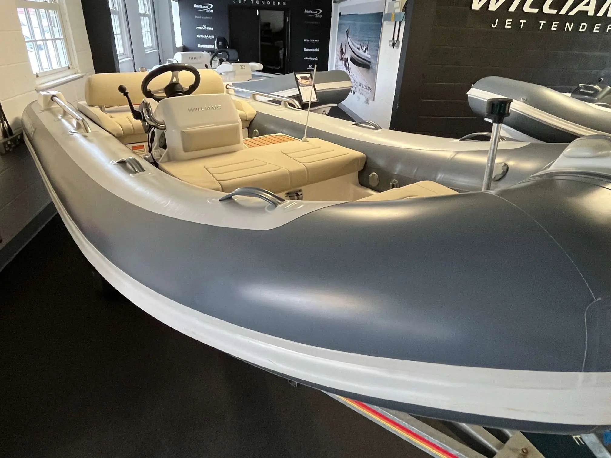 2019 Williams Jet Tenders sport jet 395