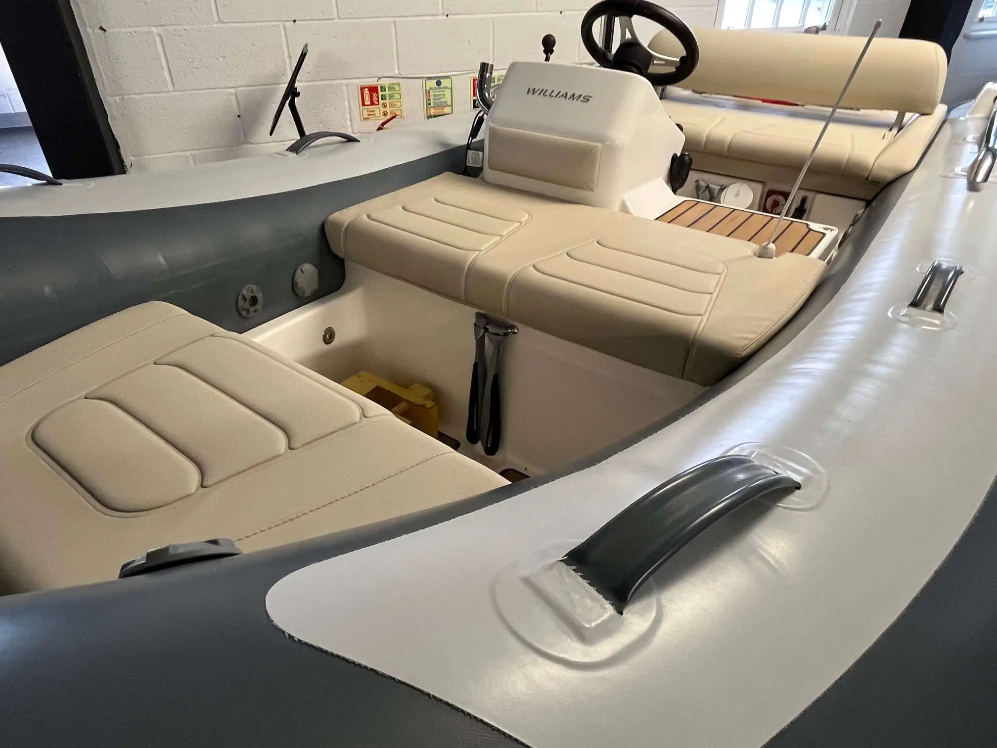 2019 Williams Jet Tenders sport jet 395