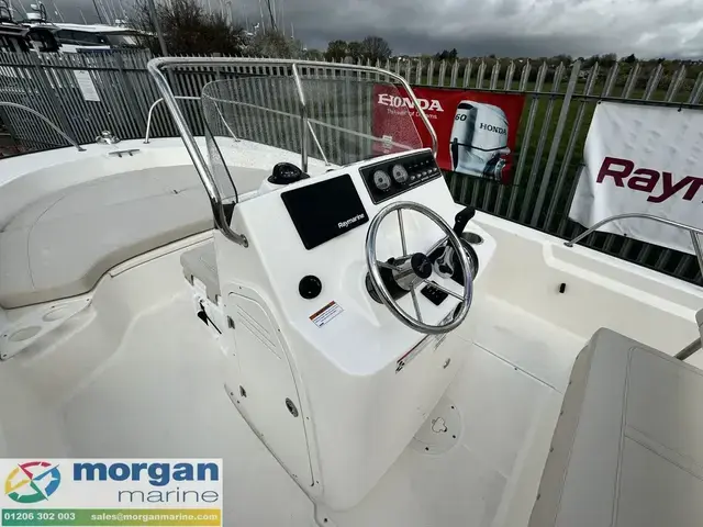 Boston Whaler 190 Montauk