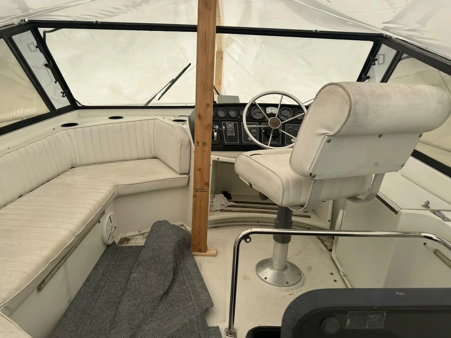 1990 Carver 3297 mariner